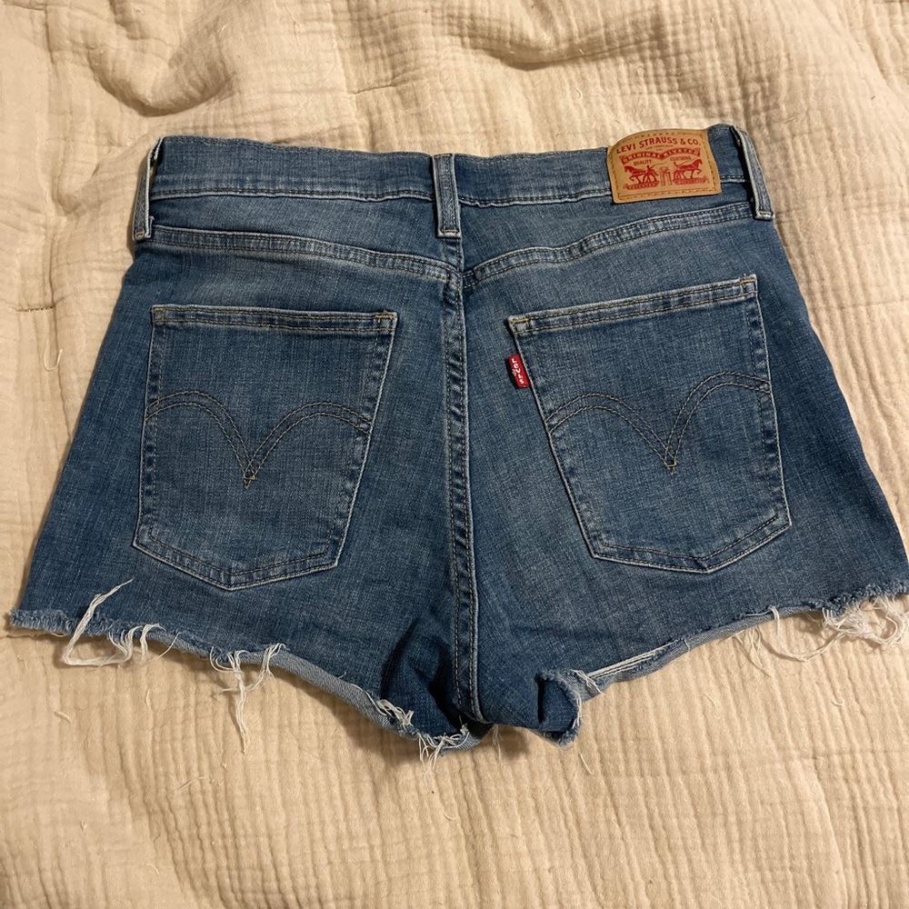 Levi shorts size 29